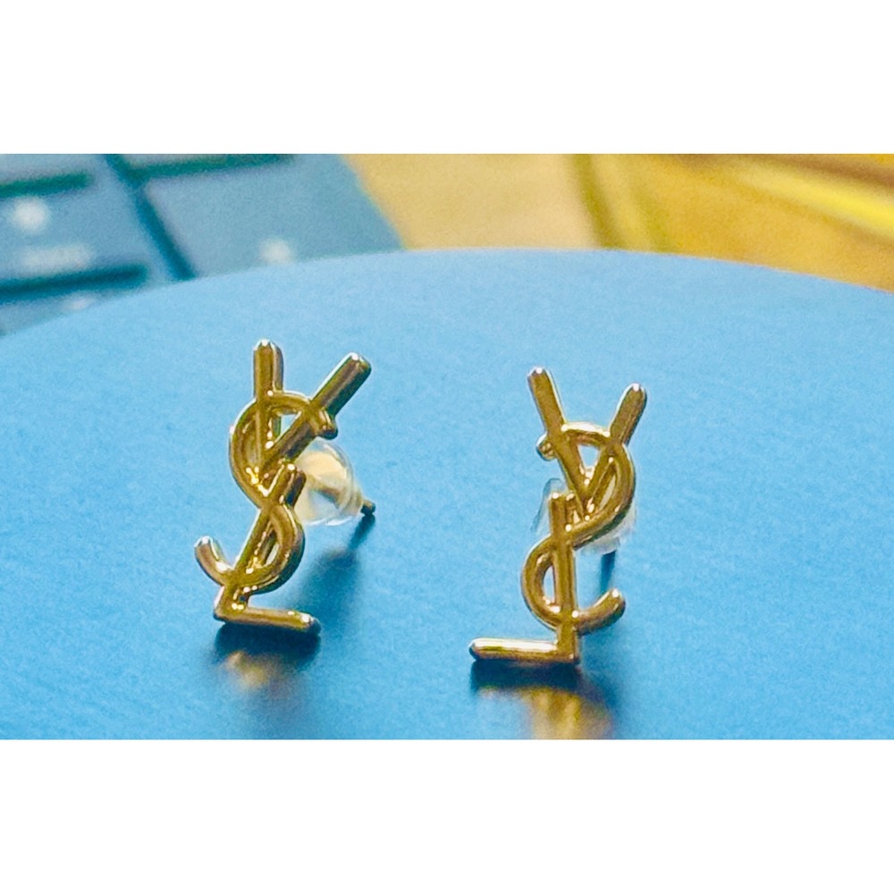 Designer Stud Earrings Gold Tone Jewelry - Picture 7 of 7